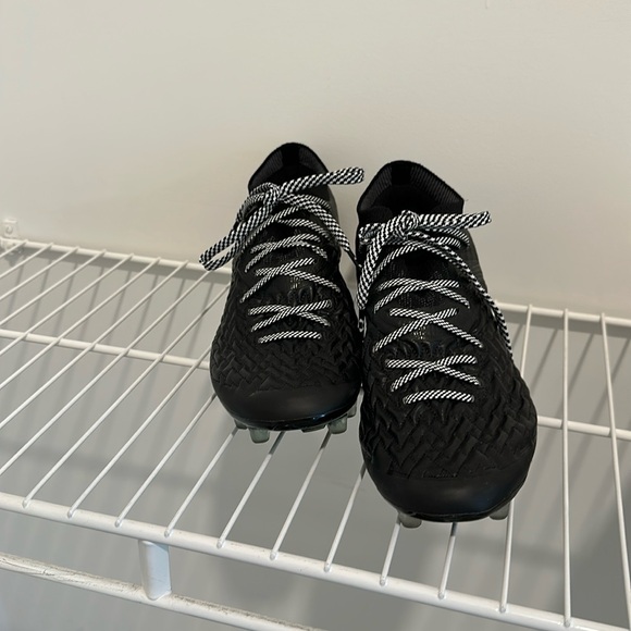 Under Armour Cleats - Picture 1 of 2